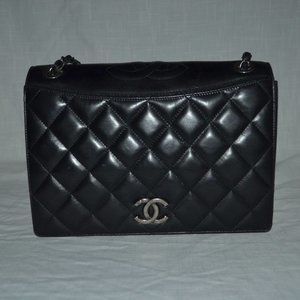 Chanel Black Quilted Leather Silver CC Hardware Shoulder Chain Strap Han…